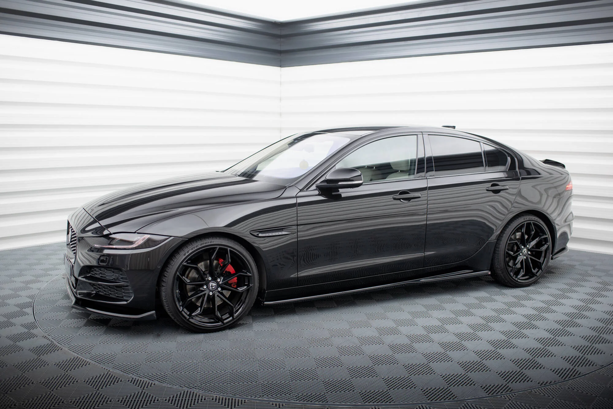 Jaguar \ XE